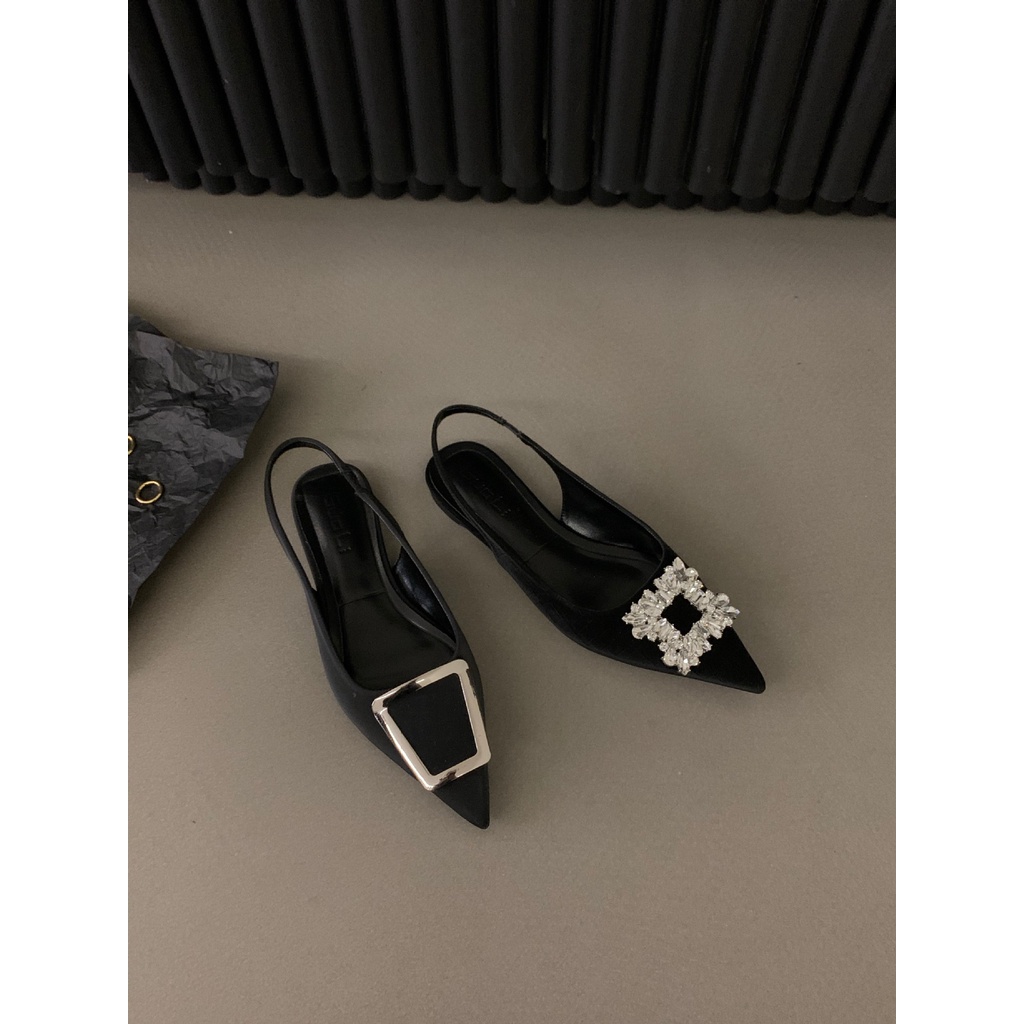 Xăng đan Mũi Nhọn Đế Bằng Đính Đá Màu Đen Phong Cách Pháp Thời Trang Xuân Hè 2023