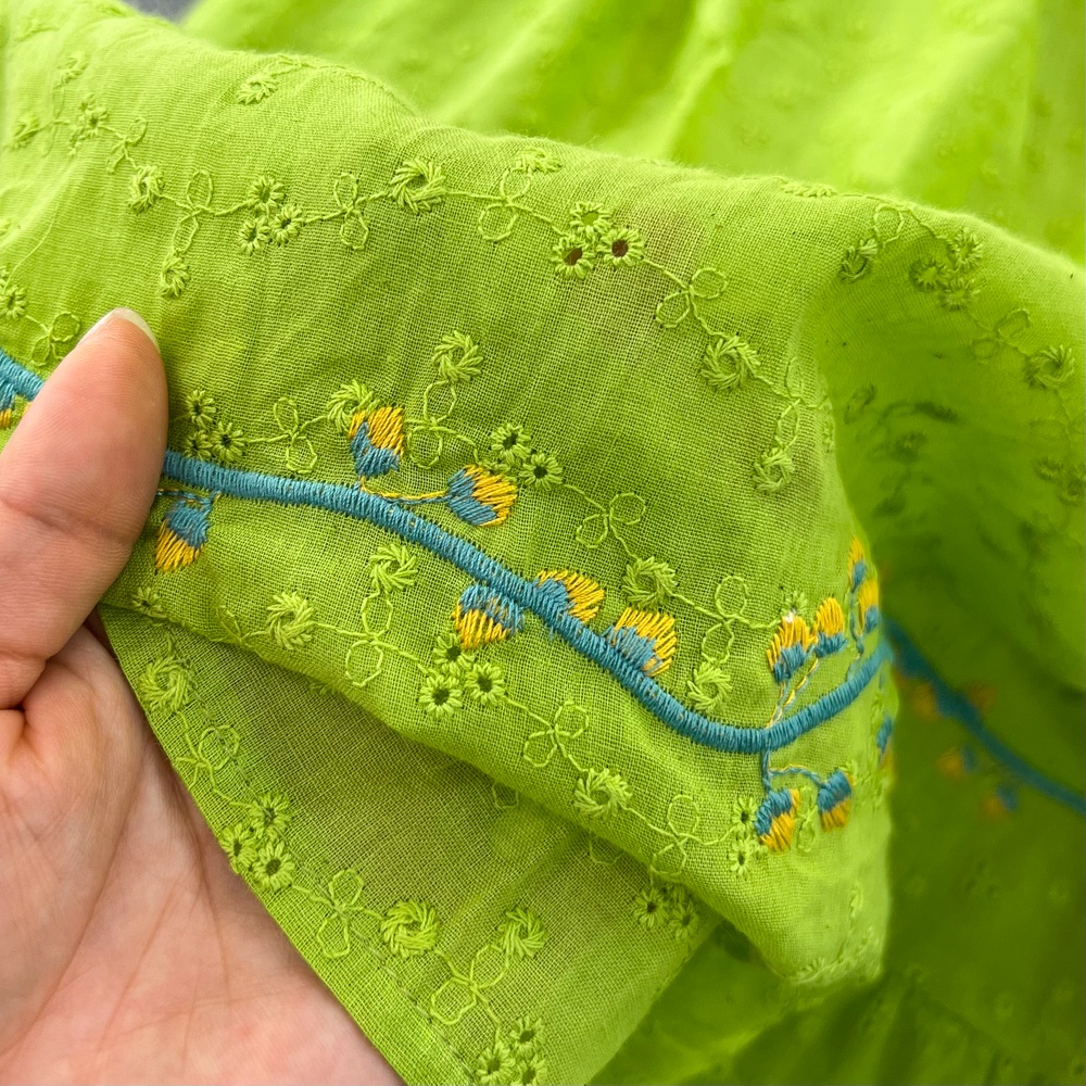 Qunz Đầm Tay Dài Cổ Tròn Dáng Rộng Thêu Họa Tiết Xinh Xắn 6652