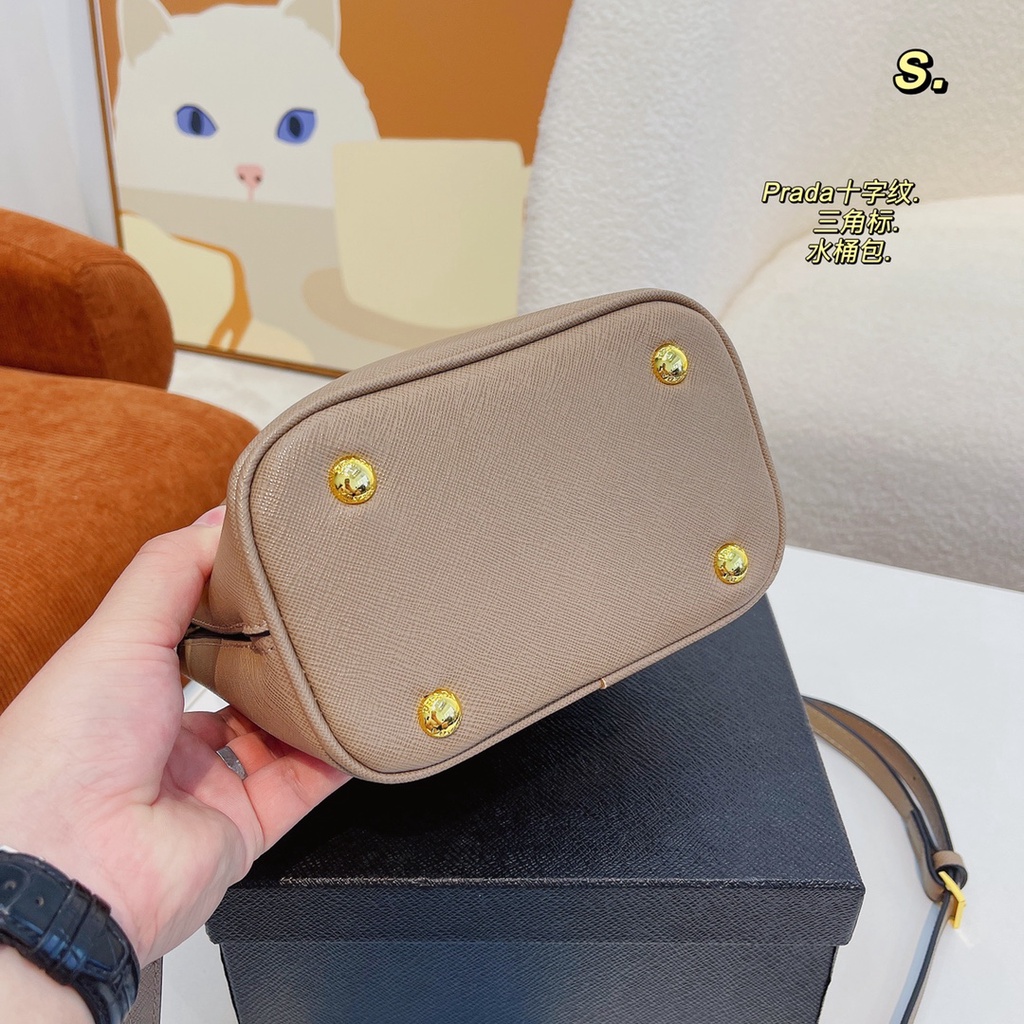 Prada Túi Xách Đeo Chéo Phối Dây Xích Thiết Kế Đơn Giản Thời Trang Cho Nữ