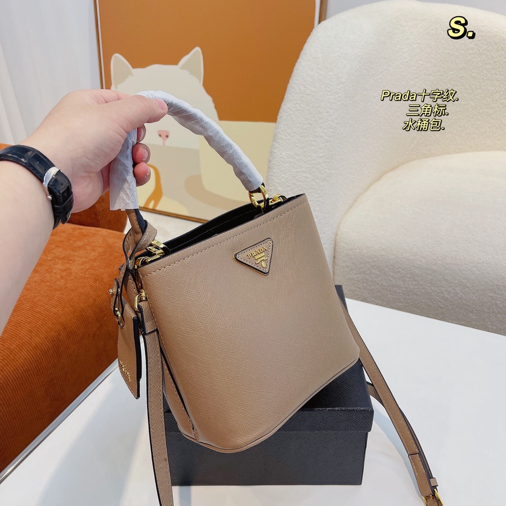 Prada Túi Xách Đeo Chéo Phối Dây Xích Thiết Kế Đơn Giản Thời Trang Cho Nữ