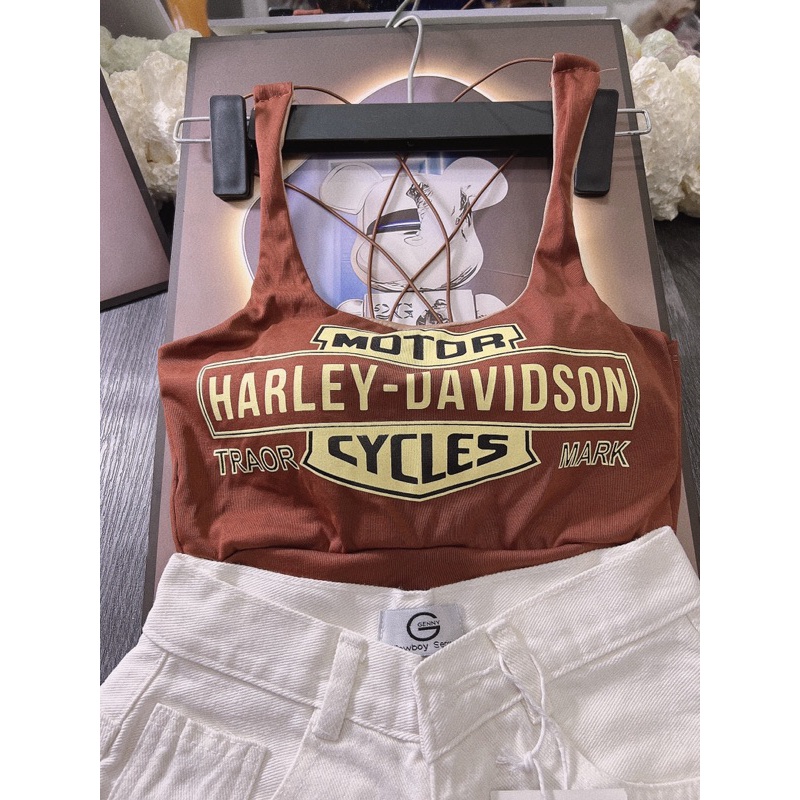 Set áo croptop dây bún chéo sau lưng có mút và quần short jean túi lồi in chữ
