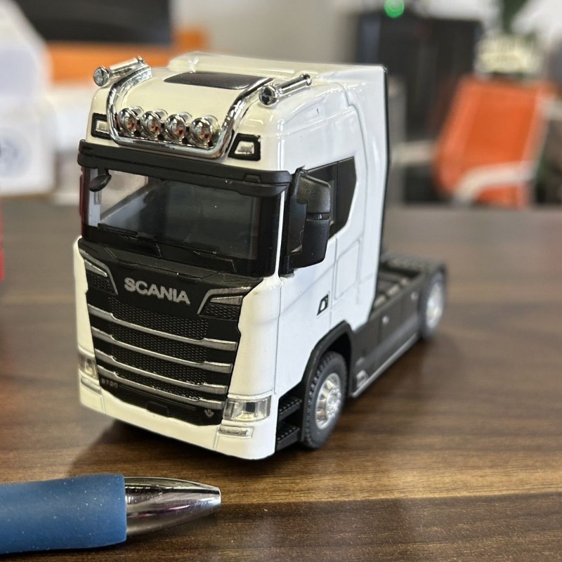 Mô Hình Xe Tải scania s730 Bằng Kim Loại Tỉ Lệ 1: 50 Có Đèn Và Âm Thanh