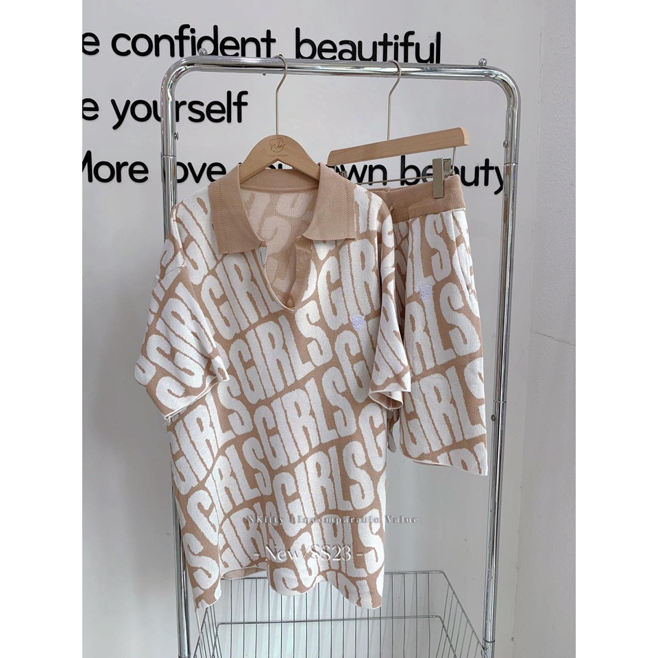 Set len mon.ter.gi gi.rl chữ