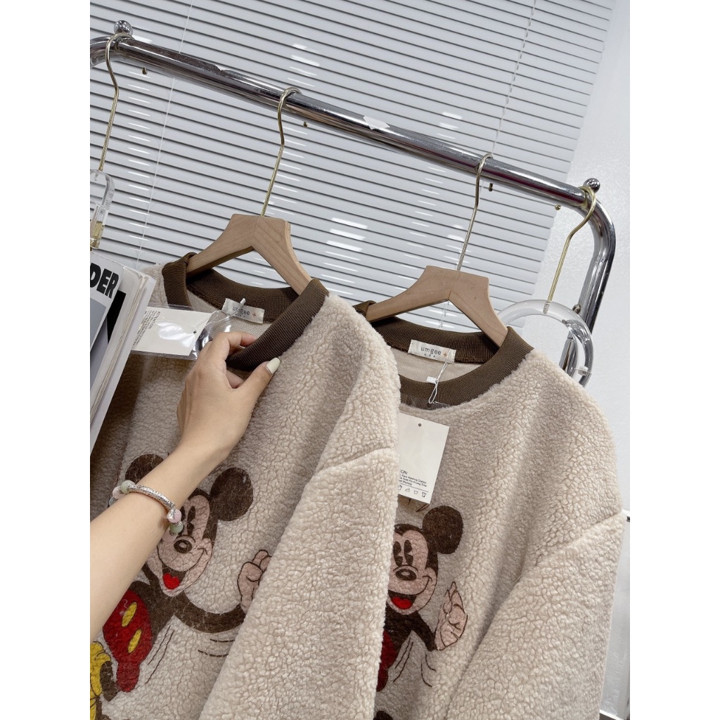 Áo Sweater lông cừu Mickey mềm mịn cổ tròn dáng rộng  tay dài viền nâu_Giá rẻ_Thời Trang_SM345