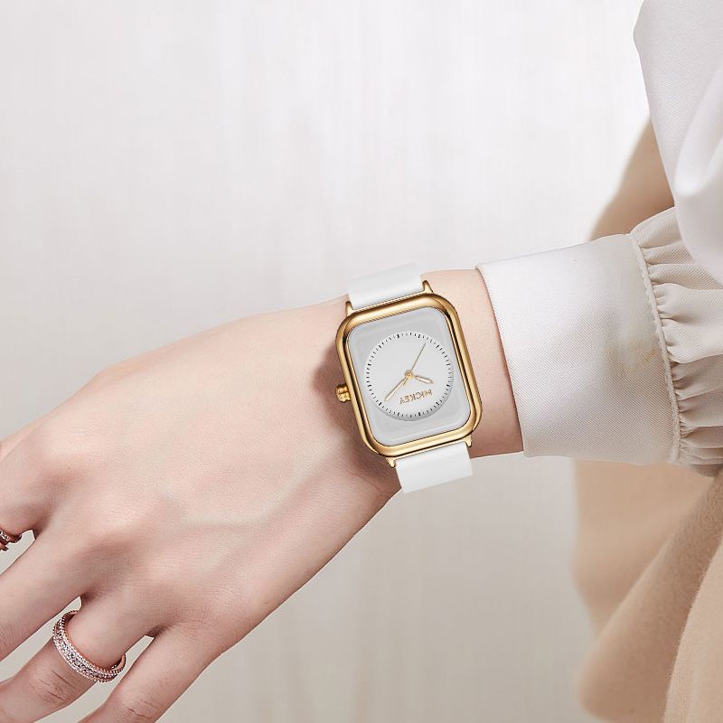 Disney / Đồng Hồ Đeo Tay Mặt Nhỏ Chống Thấm Nước Phát Sáng Thanh Lịch Thời Trang Dành Cho Nữ ins