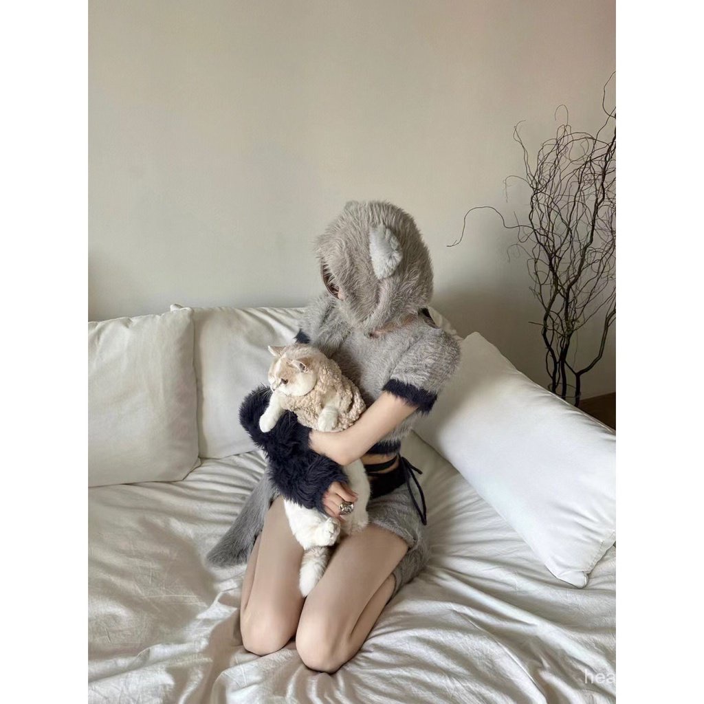 Set Áo Hoodie Phối Chân Váy Lông Màu Xám Thời Trang Cho Nữ