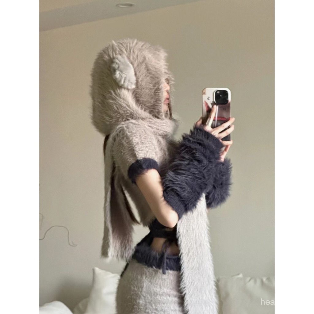 Set Áo Hoodie Phối Chân Váy Lông Màu Xám Thời Trang Cho Nữ