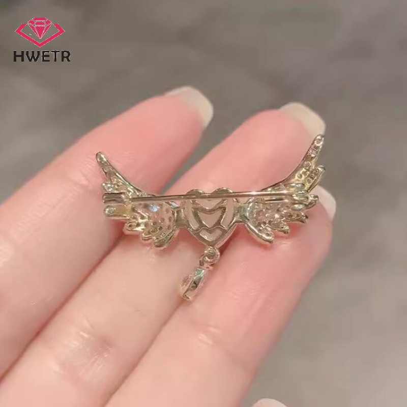 Ghim Cài Áo Hình Cánh Trái Tim Đính Đá Pha Lê Thời Trang Cho Nữ Mới