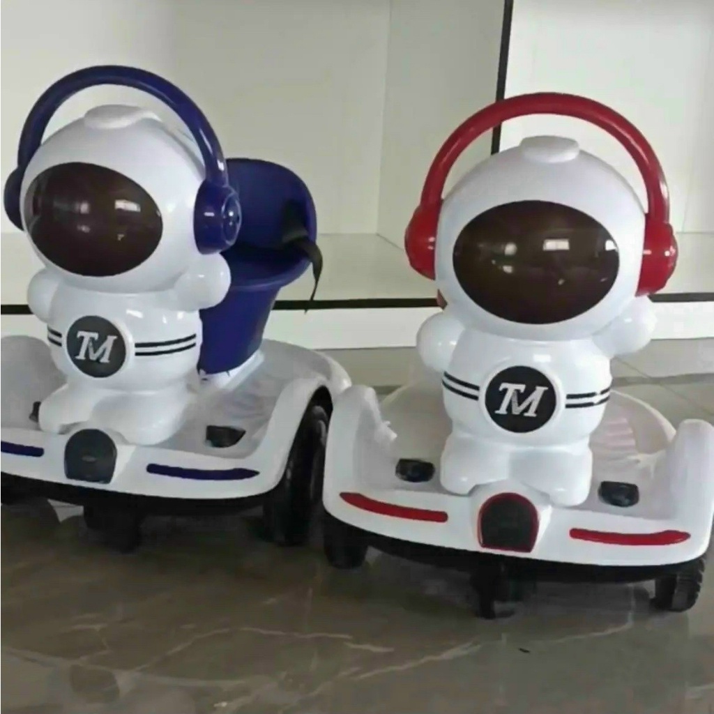 Xe máy điện cho bé, Xe ô tô điện trẻ em cân bằng xoay 360 độ có nhạc đèn hình Robot