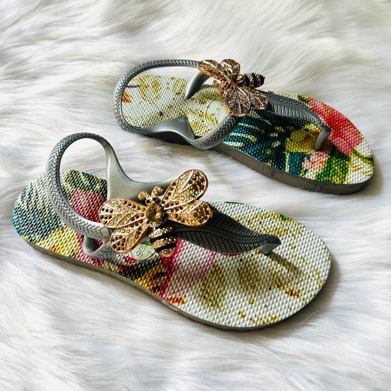 Dép sandal nữ quai chiếc lá đính charm ong chúa siêu hot hot , dép đi biển