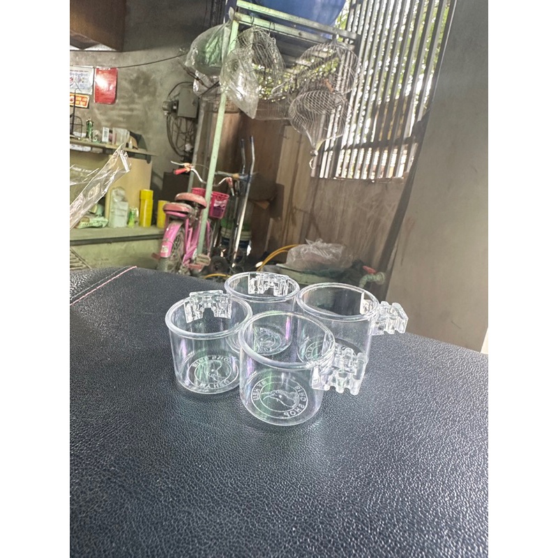 Cóng khuyên sơn ca tầu nhựa cứng trong suốt có 2 nấc tai cài chất liệu mica cho lồng chim