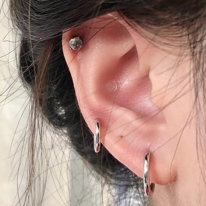 1 Khuyên Tai Tròn Bằng Thép Không Gỉ Bóng Cổ Điển Màu Vàng / Bạc Thời Trang unisex