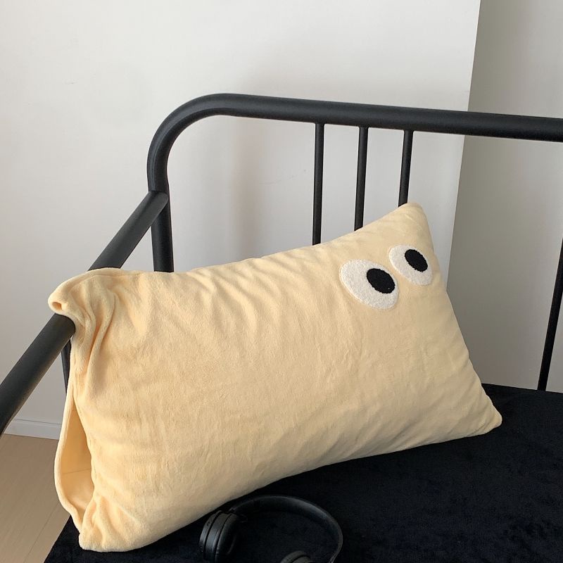 Cặp Vỏ Gối Nhung Hai Mặt 48x74cm Họa Tiết Đôi Mắt To