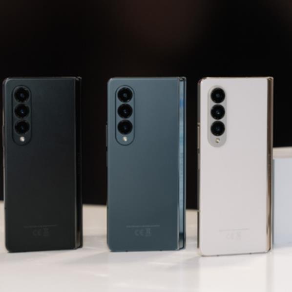 Điện thoại Samsung Galaxy Z Fold4 chính hãng giá rẻ likenew bảo hành 12 tháng tặng kèm cáp sạc tai nghe GQ5