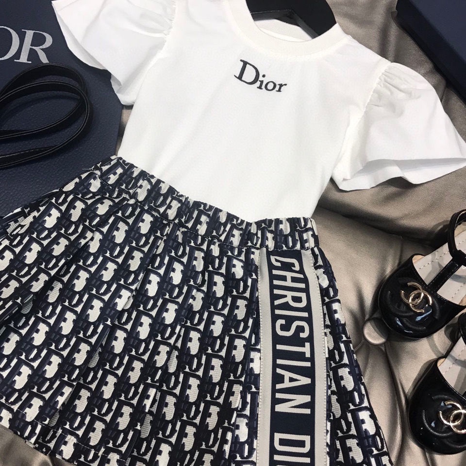 Dior_Kid Set Áo Thun Tay Ngắn Kèm Chân Váy Cho Bé Gái