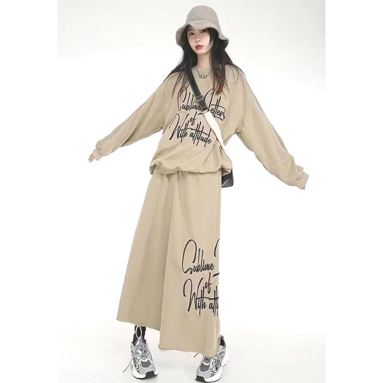 Hàng Có Sẵn Set Áo sweatshirt Kaki Lưng Cao Và Chân Váy Thể Thao Phong Cách Mới Mùa Hè Thu Cho Nữ