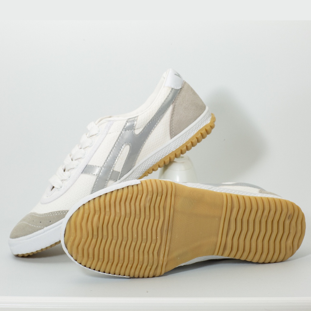 Giày Đá Bóng Wika Ultra 2 Thiết Kế Năng Động, Đế Bằng Cao Su Hình Gợn Sóng Bền Chắc, Hạn Chế Trơn Trượt 2020-4 Medihome