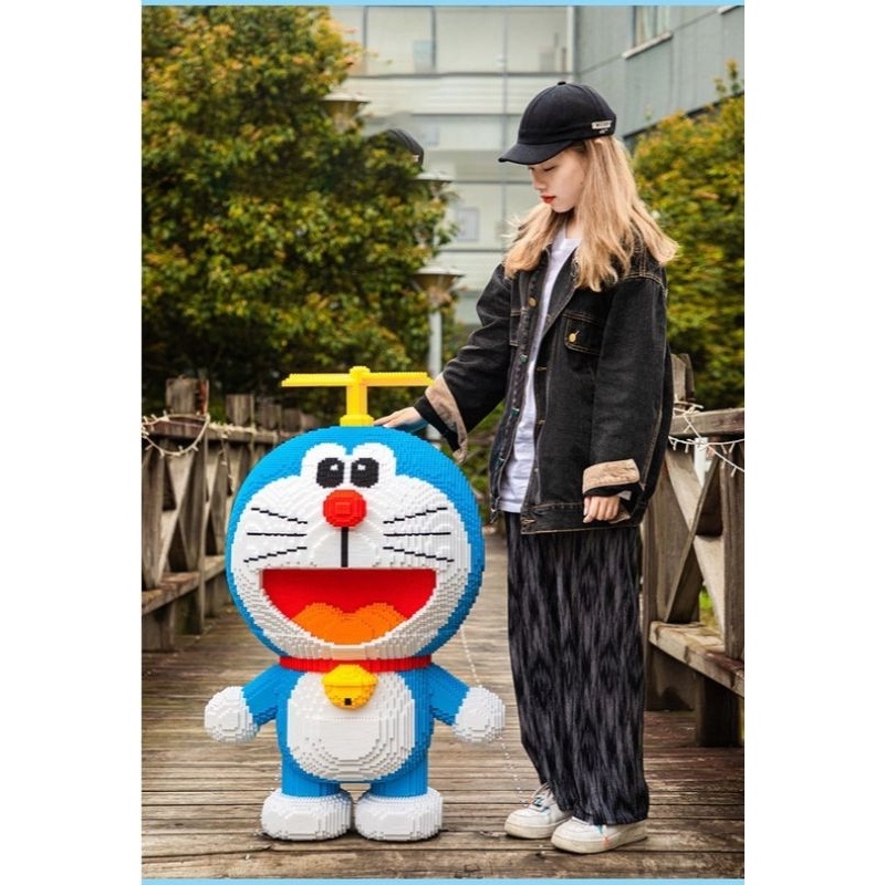 Mô Hình lắp ráp doremon 1met tặng Búa đen + keo b7000 .