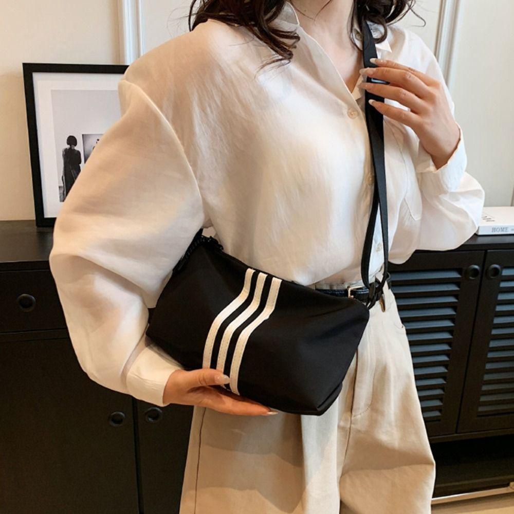 Fuzou Túi Đeo Chéo Thể Thao Kẻ Sọc y2k Màu Trơn Có Khóa Kéo Phong Cách Hàn Quốc