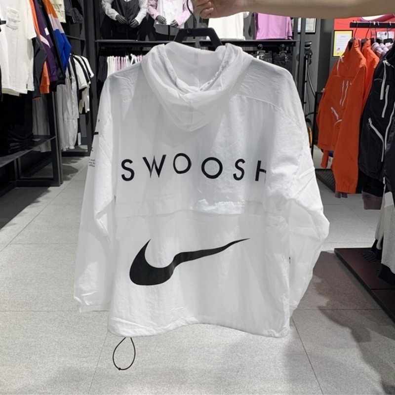 Nike Áo Khoác Thể Thao Có Mũ Trùm Đầu Chất Liệu Dệt Siêu Nhẹ dj8038 100% Cho Nam