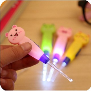 Que lấy ráy tai hình thú có đèn led làm sạch tai tiện lợi