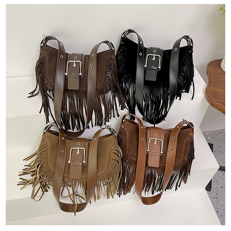 Túi Đeo Chéo Phối Tua Rua Phong Cách Thời Trang Mùa Thu Mới 2023