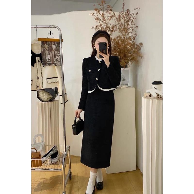 Váy set đen: áo cổ tàu bèo trắng tay dài, chân váy a dài cùng set