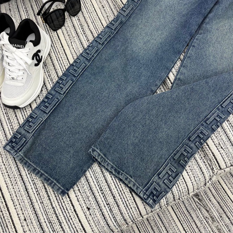 QuầN denim denim In Chữ Cá TíNh