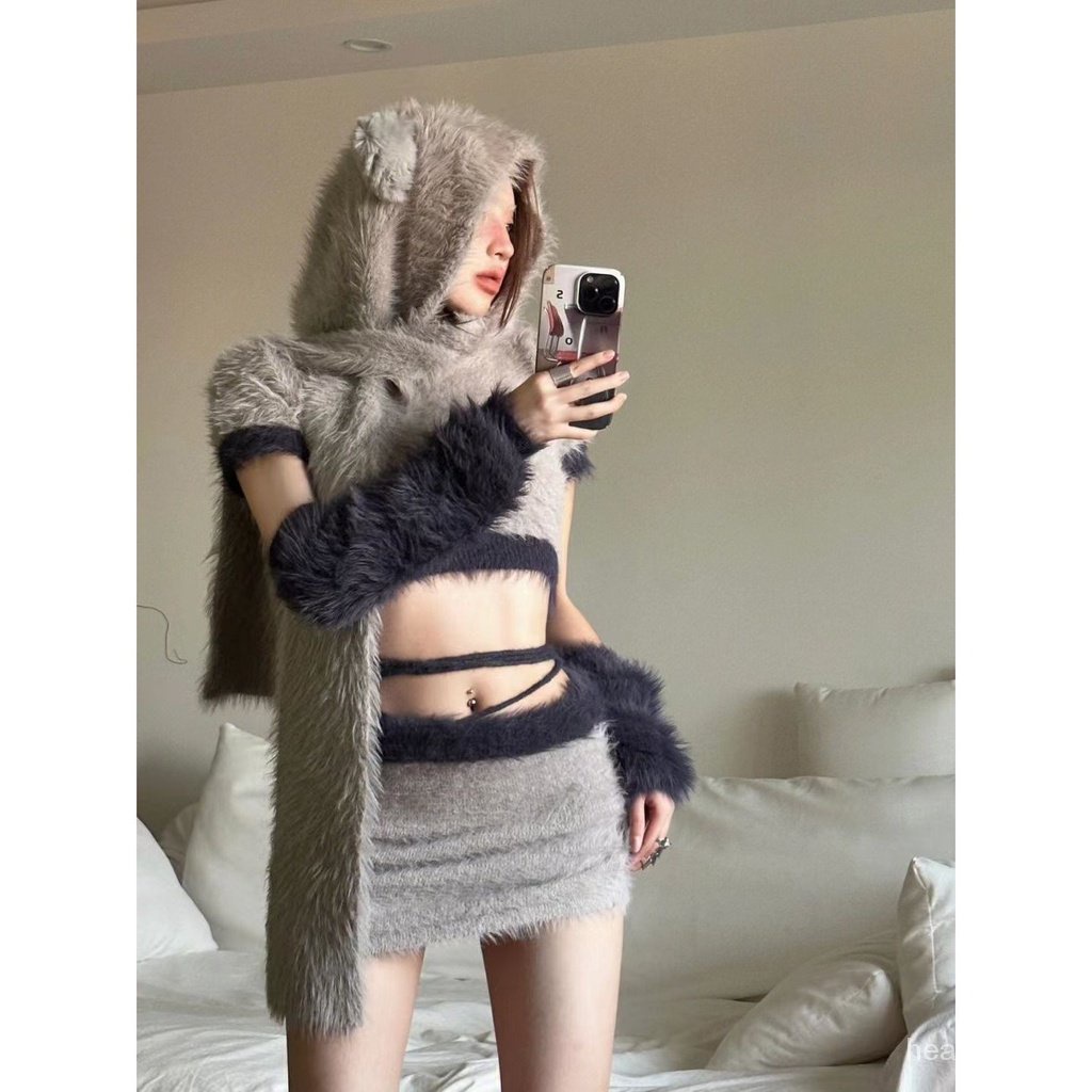 Set Áo Hoodie Phối Chân Váy Lông Màu Xám Thời Trang Cho Nữ