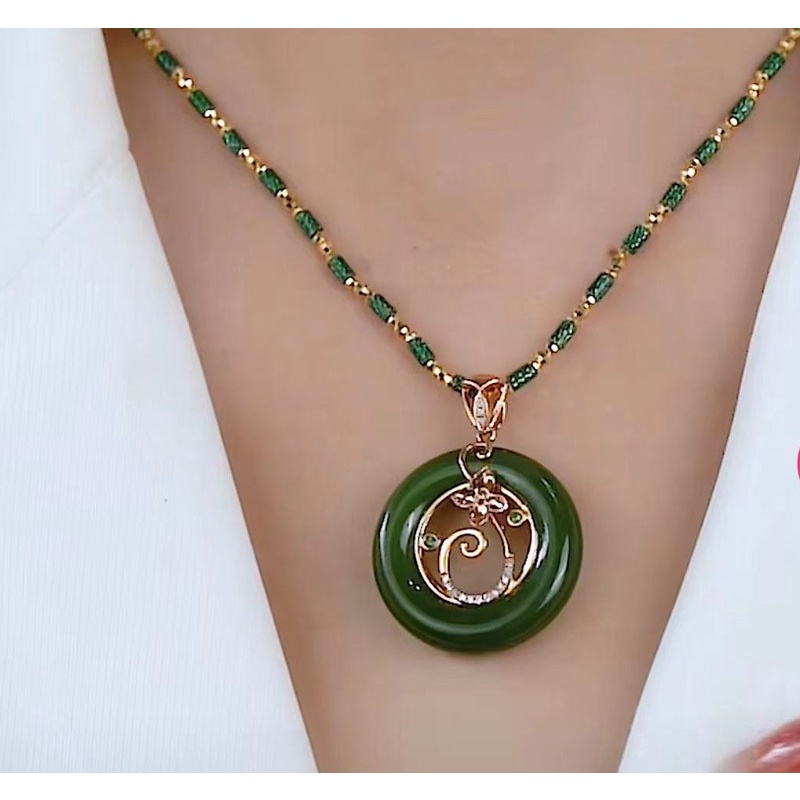 Dây Chuyền Ngọc Bích Mặt Hình Hoa An Toàn Có Khóa Cài Cho Bạn Gái