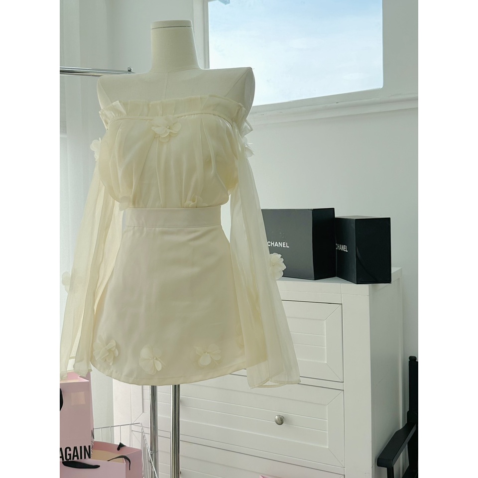 Set voan nude trễ vai kết hoa + chân váy