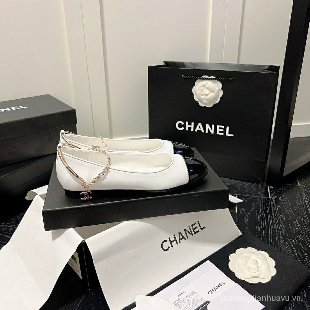 Giày Búp Bê Da Đế Bằng Mũi Tròn Phối Dây Xích Thời Trang 23 Dành Cho Nữ