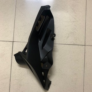 [Chính hãng Yamaha]YADA-6490 EX135(11-14)-NHÁM-5 MỎ CÀY(ốp thân dưới 2) PHẢI