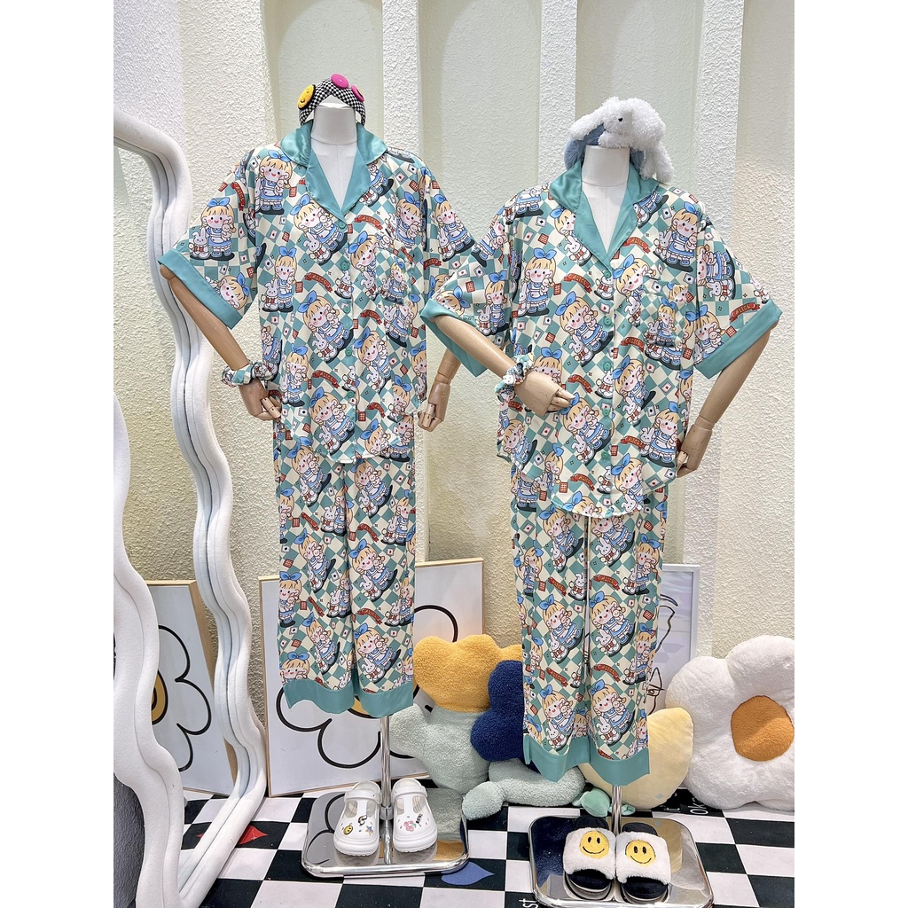 Bộ Pijama Monybear quần dài , áo tay không dơi in hình bé Alice ôm thỏ caro xanh kèm cột tóc - HN1604