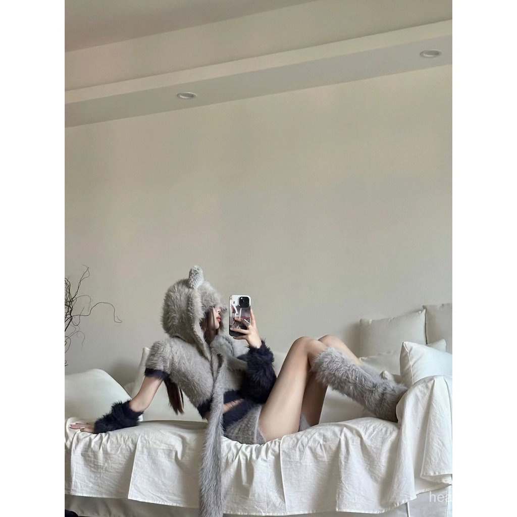 Set Áo Hoodie Phối Chân Váy Lông Màu Xám Thời Trang Cho Nữ