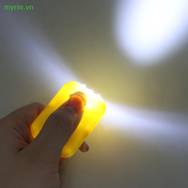 1 Móc Khóa Đèn Pin Năng Lượng Mặt Trời mini vn