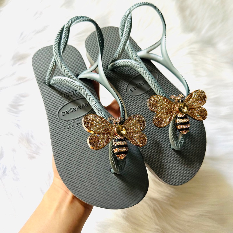 Dép xốp Thái, dép Sandal kẹp nữ đính Charm ong chúa siêu hot , dép đi biển