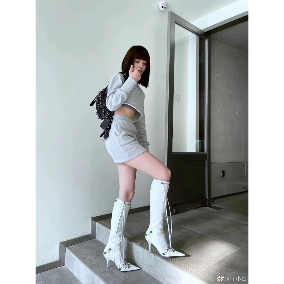 Giày Bốt Cao Gót Mũi Nhọn Cao Qua Gối Có Khóa Kéo Và Đinh Tán Thời Trang Thu Đông Kiểu Mới 2023