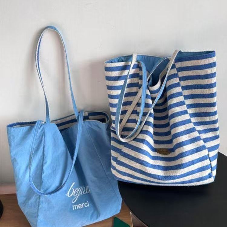 Túi tote hai mặt in chữ sọc thông thường dung tích lớn bằng vải canvas thời trang