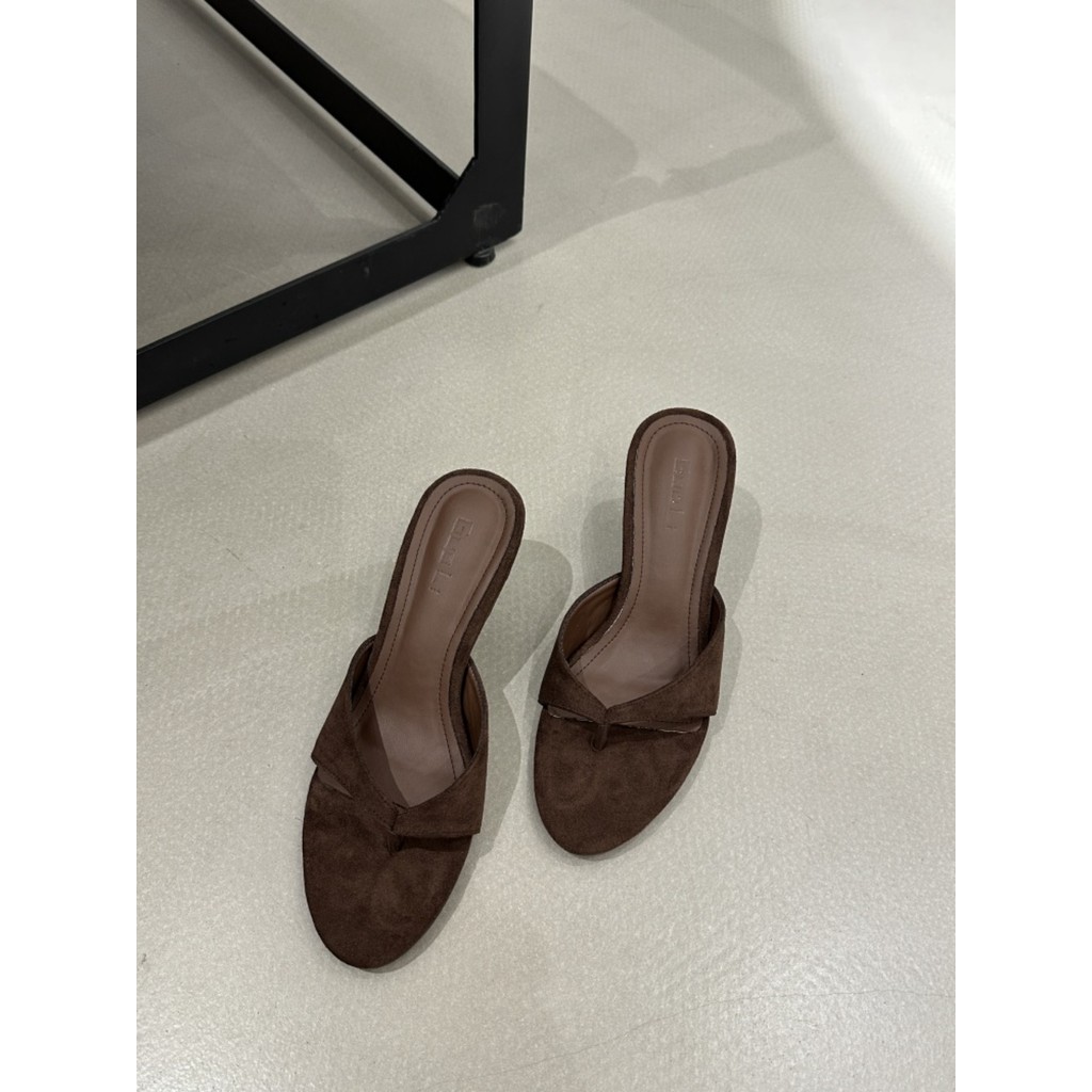 Mùa Hè Bên Ngoài Mặc Tính Khí Phù Hợp Với Một Phong Cách Mới Phong Cách Pháp Mũi Nhọn Giày Cao Gót Lật Dây Đeo Dép Dép