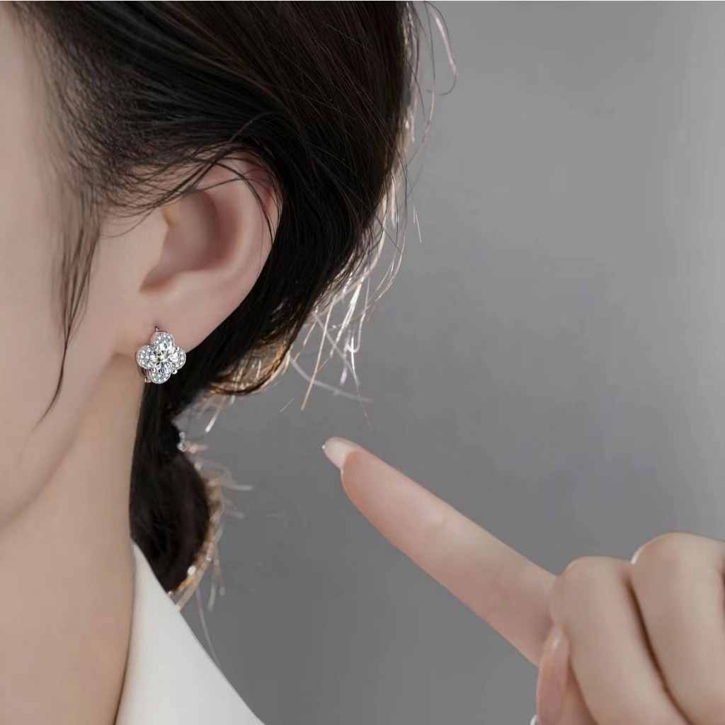 Khuyên tai bạc nữ Laura Jewelry mặt cỏ 4 lá đính đá lấp lánh Fancy LJK0296