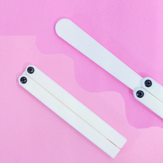 Đồ chơi balisong butterfly trainer squyddy karambit nhựa 16cm màu trắng giá rẻ tại TURNIP STORE