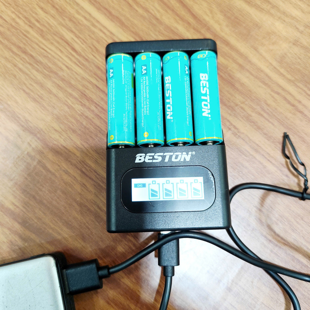 Bộ Sạc Pin BESTON M9501 đa năng 1.2V/1.5V AA AAA cổng sạc USB-C Sạc nhanh Tự ngắt