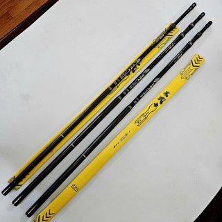  Một cây cán vợt Samurai màu đen vân carbon xoắn X độ cứng 20h dài 2m1 2m4 2m7 