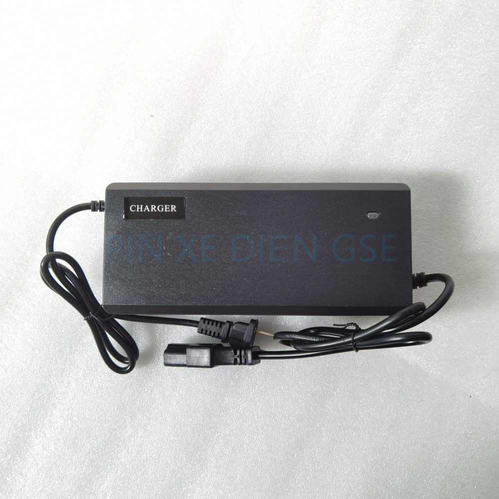 Sạc nhanh 5A 16s48V(58.4V),20s60V(73V),22s72V(80.3V),23s72V(83.95V),24s72V(87.6V) pin LFP sạc xe điện có quạt tản nhiệt