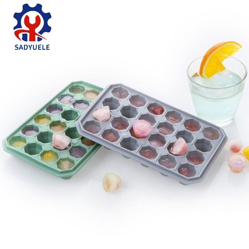 15/24 Grid Diamond Shape Ice Cube Tray with Silicone Lid Stackable Ice Cube Mold