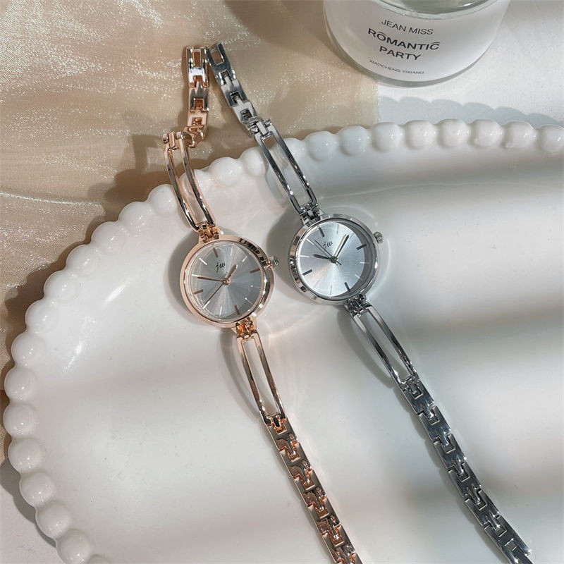 Đồng Hồ Đeo Tay Cao Cấp Có Dây Đeo Nhỏ Dành Cho Nữ Thiết Kế Sang Trọng Và Quý Phái