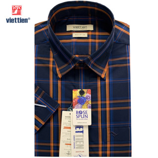 Viettien - Áo sơ mi nam ngắn tay xẻ tà vạt ngang vải hoa hồng ca rô form regular - 6T0517