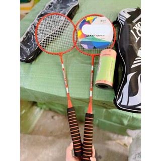 nắng  Bộ 2 chiếc vợt cầu lông, kèm 3 quả cầu tập đánh cho học sinh. Tay cầm bằng xốp mềm chống trơn trượt
