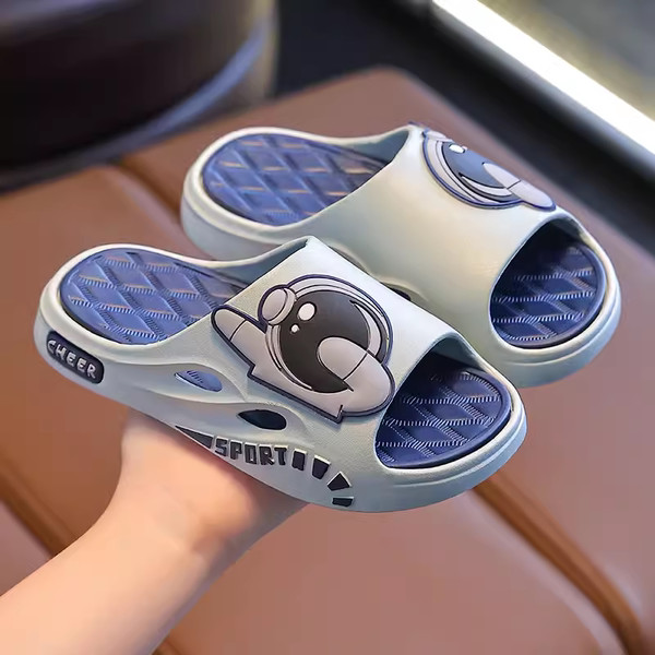 Dép Trẻ Em Dép Bố Mẹ-Con Đáy Mềm Phong Cách Mới Người Lớn Mùa Hè Hoạt Hình Chống Trơn Trượt Nhà Tắm Phòng Tắm Ngoài Trời